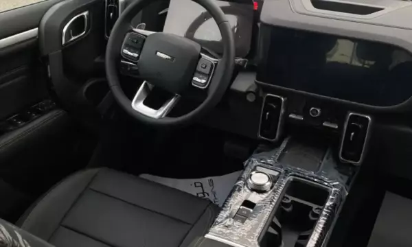 Haval Dargo for rent in Oman