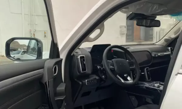 Haval Dargo for rent in Oman