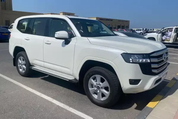 Toyota Land Cruiser for rent in Oman